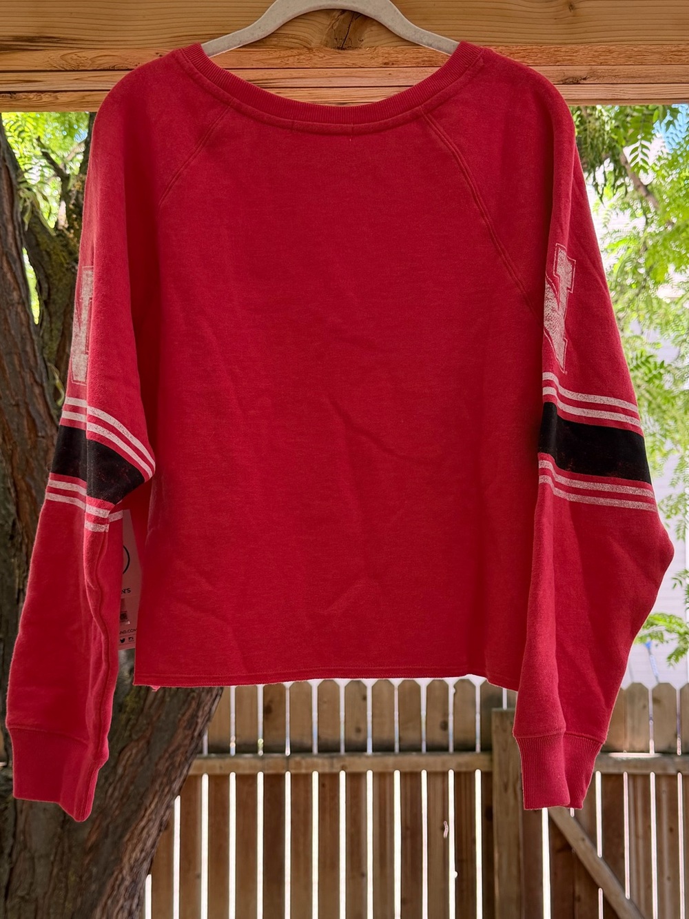 NWT Nebraska Huskers Allie Modest Raglan Long Sleeve Cropped Sweatshirt medium - Picture 4 of 15